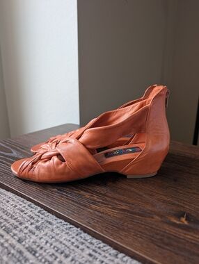 Everybody By BZ Moda Emerald Orange Leather Knotted Hidden Heel Sandals